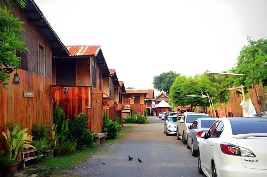 Jidapa Resort Phra Nakhon Si Ayutthaya Exteriör bild