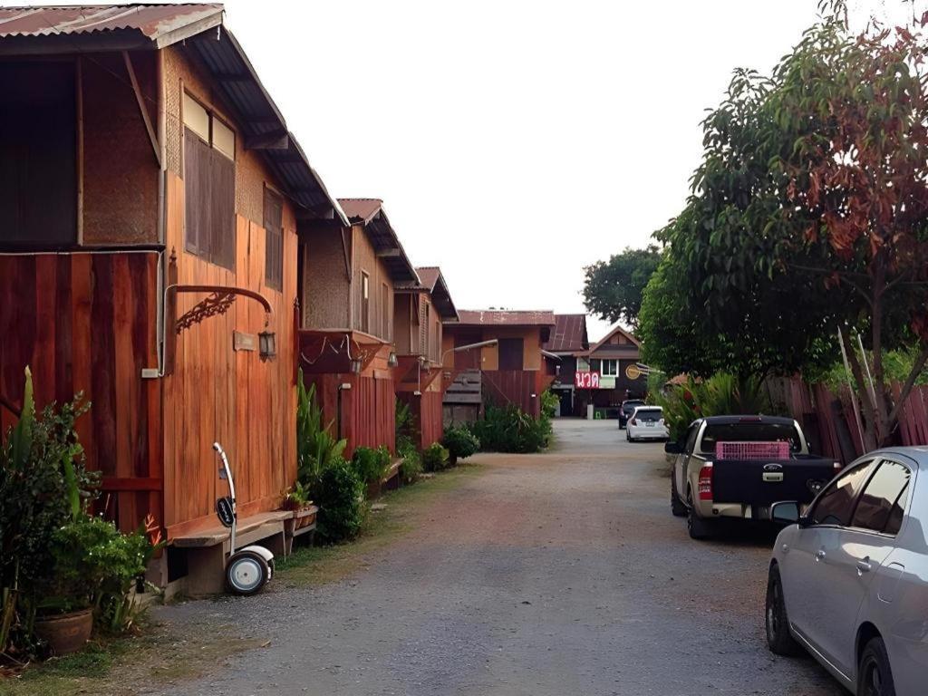 Jidapa Resort Phra Nakhon Si Ayutthaya Exteriör bild