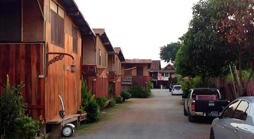 Jidapa Resort Phra Nakhon Si Ayutthaya Exteriör bild
